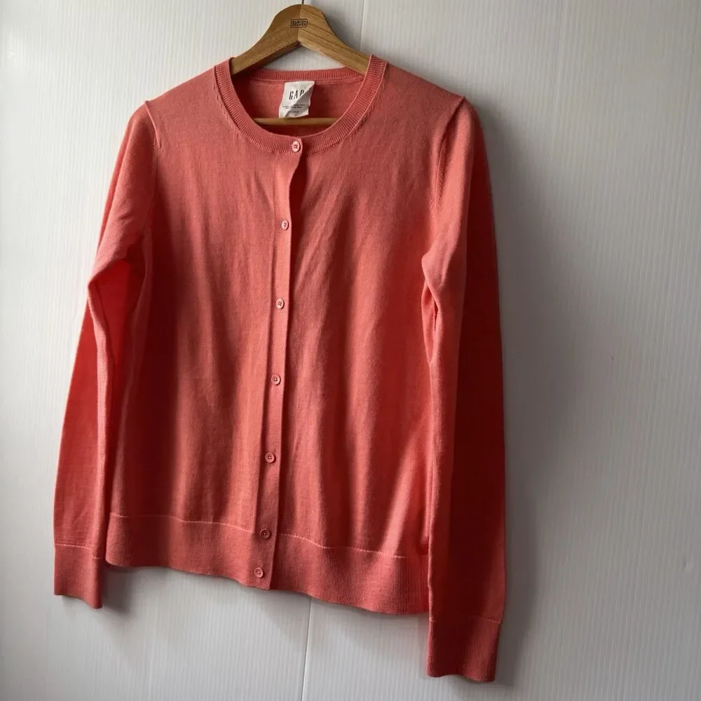Gap Crew Neck Cardigan Sweater 100% Merino Wool Coral Sz M Old Money